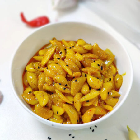 Desi Lahsan Pickle (Desi Lahsan اچار)