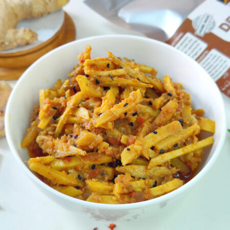 Desi Adrak Pickle (Desi Adrak اچار)