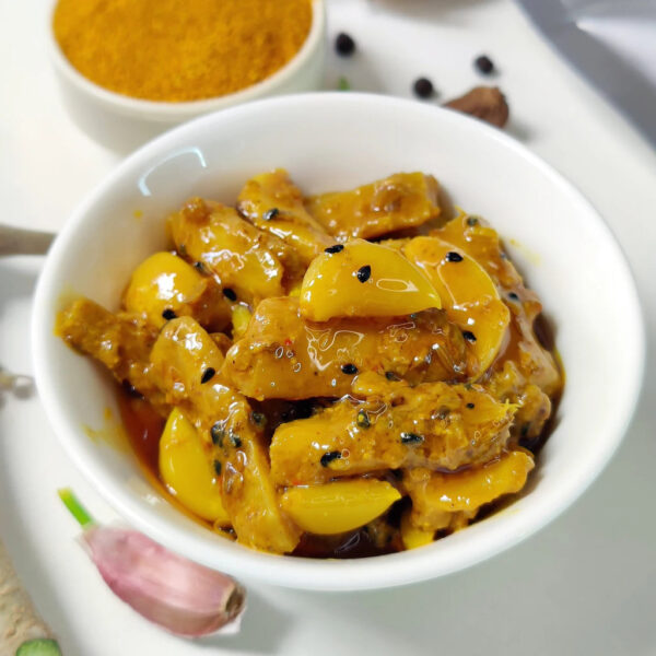 Moringa Lahsan Pickle (سوہانجنا لہسن کا اچار)